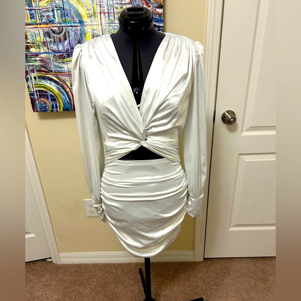 White long sleeve V-neck form fitting dress